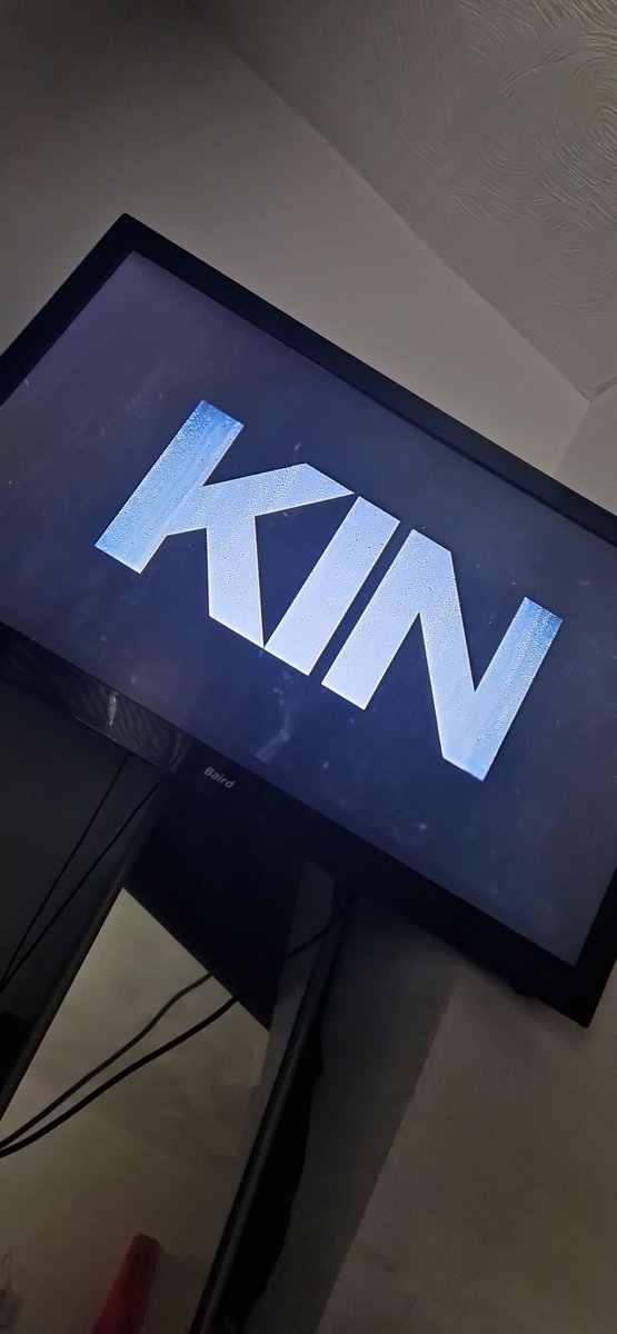 chesterchick's tweet photo. Yey! Kin s2 at last @EmmettScanlan https://t.co/DugDIbxEPz
