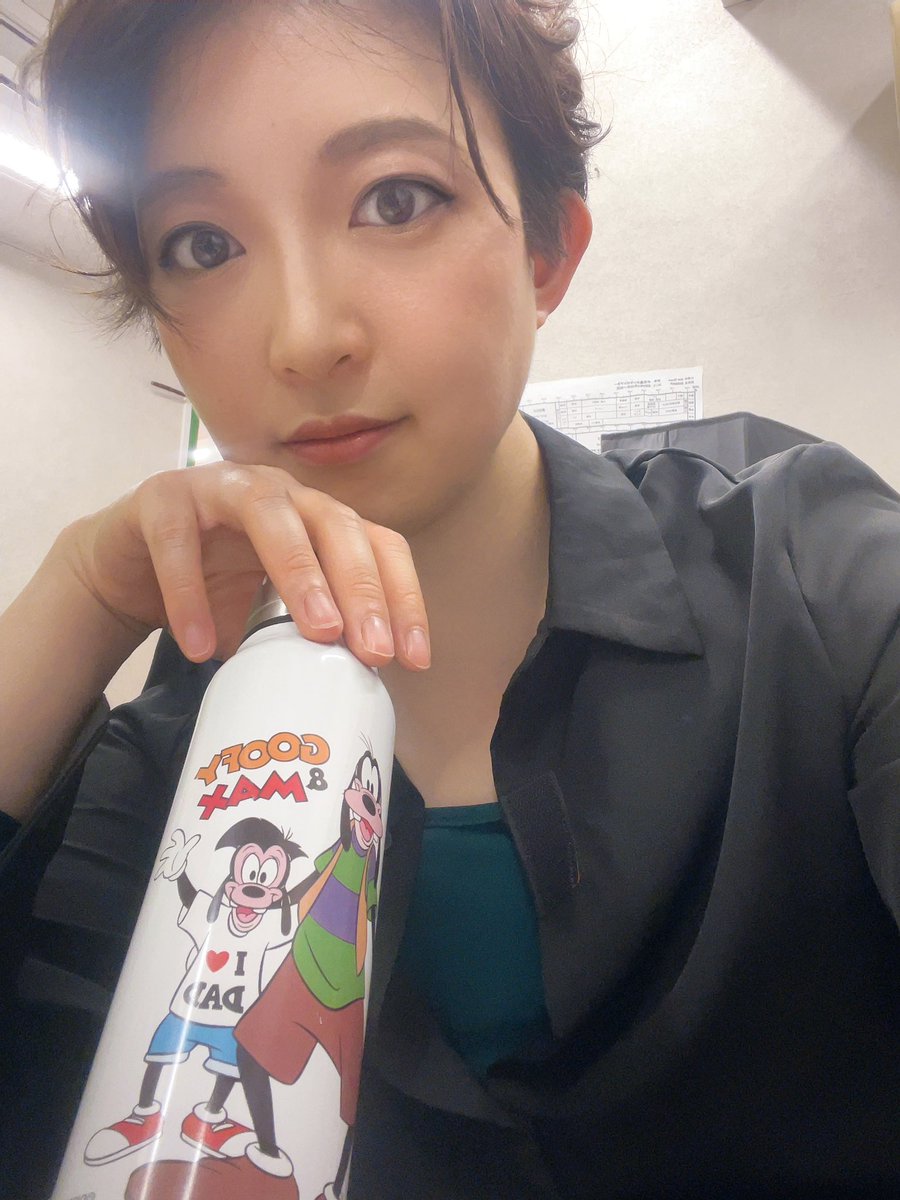 mad_kitamura's tweet photo. theOnce
場当たりゲネが終わって明日から本番です。
総ナンバー数14曲
出演ナンバー数11曲
衣装数7着10パターン
90分で楽しく飛び回り
今回も数シーンお母さんしてます笑
鏡前には抜かりなく推したち(*´-`) https://t.co/84SHWNDsqX