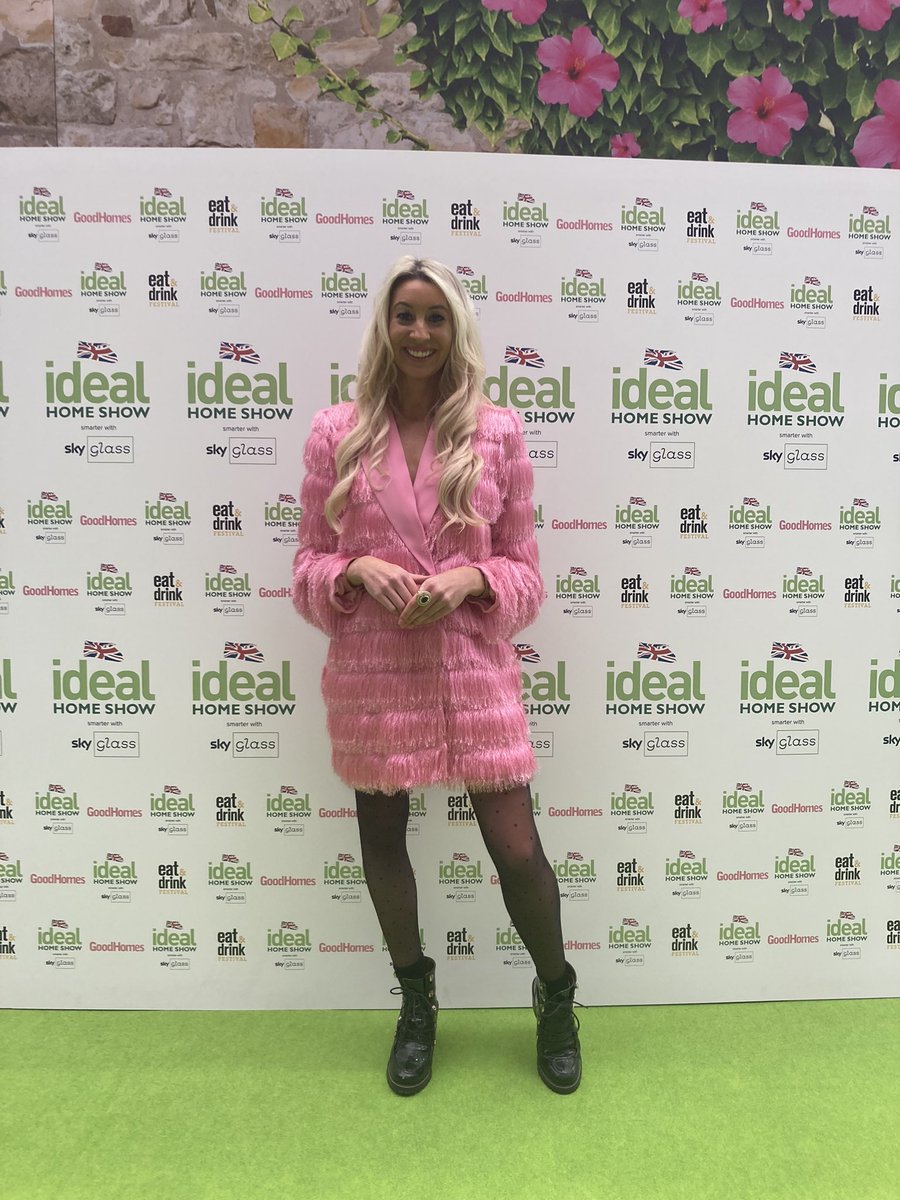 So enjoyed hosting #TheSuperTheatre <a href="/ideal_home_show/">Ideal Home Show</a> this week! Chatting to <a href="/katehardcastle/">Kate Hardcastle MBE</a> and founder of <a href="/ufurnishcom/">ufurnish.com</a> Deirdre. I’ll be back at the show Sunday at the #ExpertAdviceHub chatting about being a property finder. Then back on stage Tuesday 🙌 IHSLEXIE for £10 tickets