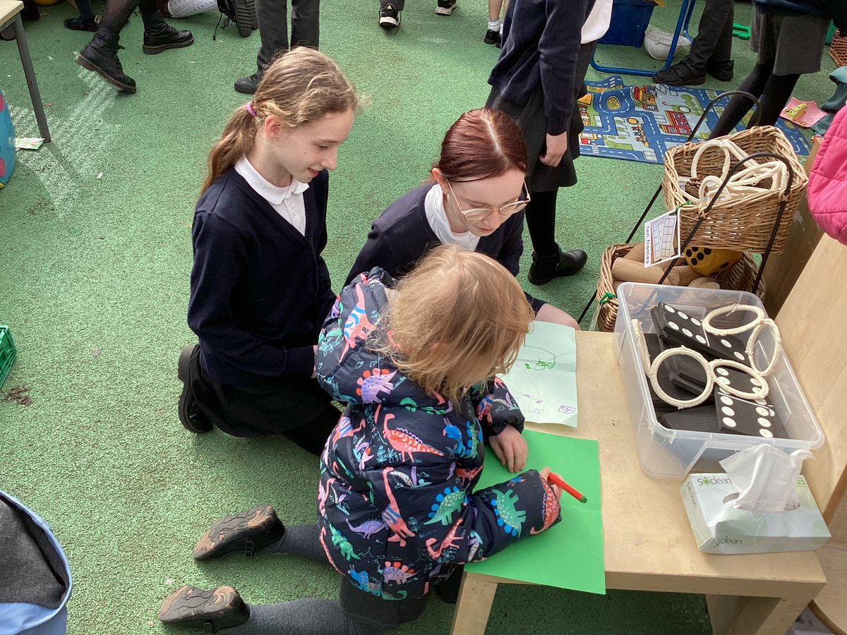 Vernon56KS2's tweet photo. Miss Ridgway’s class are enjoying some thrive time with their buddies in Miss Hannah’s class! #VPPWellbeing #ThriveTime https://t.co/Vfxef7QFFK