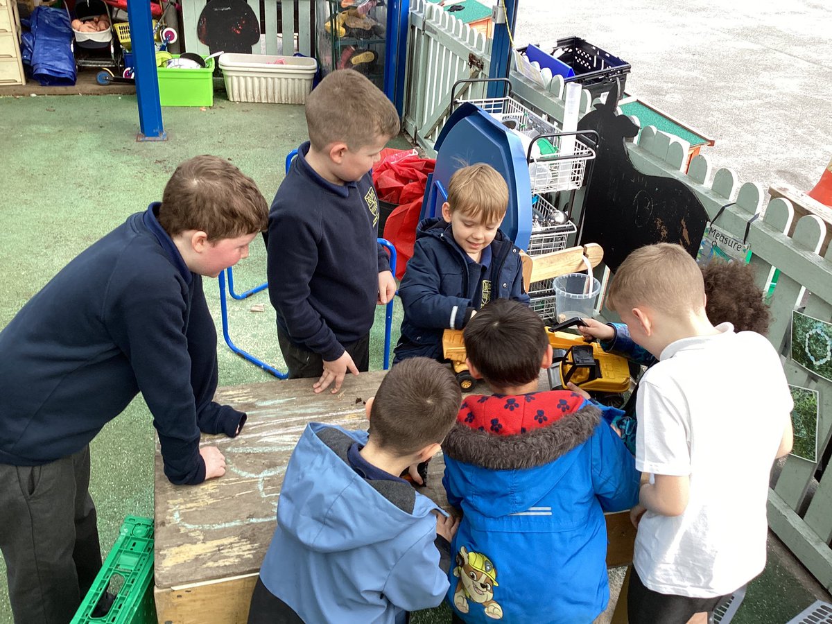 Vernon56KS2's tweet photo. Miss Ridgway’s class are enjoying some thrive time with their buddies in Miss Hannah’s class! #VPPWellbeing #ThriveTime https://t.co/Vfxef7QFFK