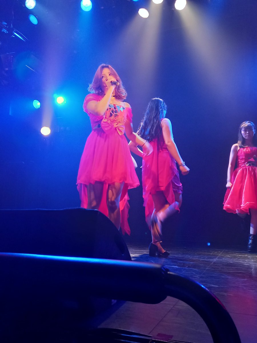 PrimaryColors01's tweet photo. 今回見た中ではMGPのMIKUさんがピカイチで輝いておりました。
ダンスキレッキレ、スタイル抜群でお顔も綺麗、安定力ある歌唱。
カッコイイ女性の根源かと思いきや、仲間と絡むときはかわいらしくてギャップ萌えでした。
息切れ感じさせないパフォ。いいもの見れたぁ。
#0324SSLIVE #MGP #LFO #sslive https://t.co/zDAoKoLoBL