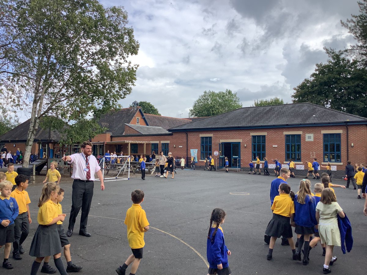 "Our experience of delivering The Daily Mile couldn’t have been more positive" 

Thank you to <a href="/CutnallP/">CutnallGreenPrimary</a> for sharing their wonderful #DailyMile story! ♥️ Read all about it ➡️ thedailymile.co.uk/your-stories/c… 

We'd love you to share your own #DailyMile story ➡️ rb.gy/kjdzdp