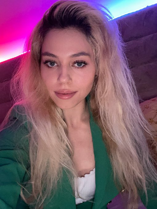 Im online https://t.co/0TFcQ81D9y