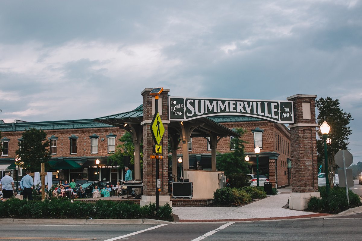 SeacoastChurch's tweet image. This Easter, our Summerville campus returns to Hutchinson Square for a special sunrise service! 

If you live in the Summerville area, don't miss this unique experience. For details on this and all of our Easter services, visit seacoast.org/easter. 

#summervillesc