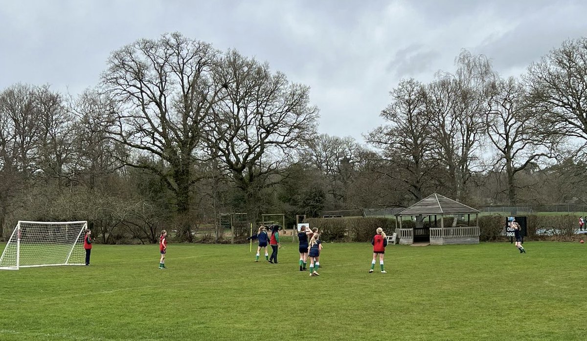 ThorngroveSport's tweet photo. Photos from our Senior Girls House Football played in great spirit by all! 💛Ash 💚Beech 💙Oak ❤️Rowan #thisgirlcan #girlsfootball #interhousesport #schoolsport ⁦@ThorngrovePrep⁩ https://t.co/tbgeKWv4Ga