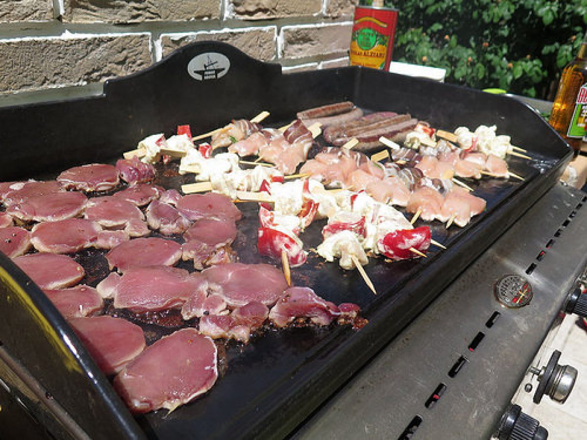 FFT_Redbull's tweet photo. Les attaques du directeur Ferrari envers l'écurie fft-redbul pour sois disant espionnage alors qu'ils etais convié a manger un barbecue part ces pilotes sont infondé https://t.co/KKYsluSj9c