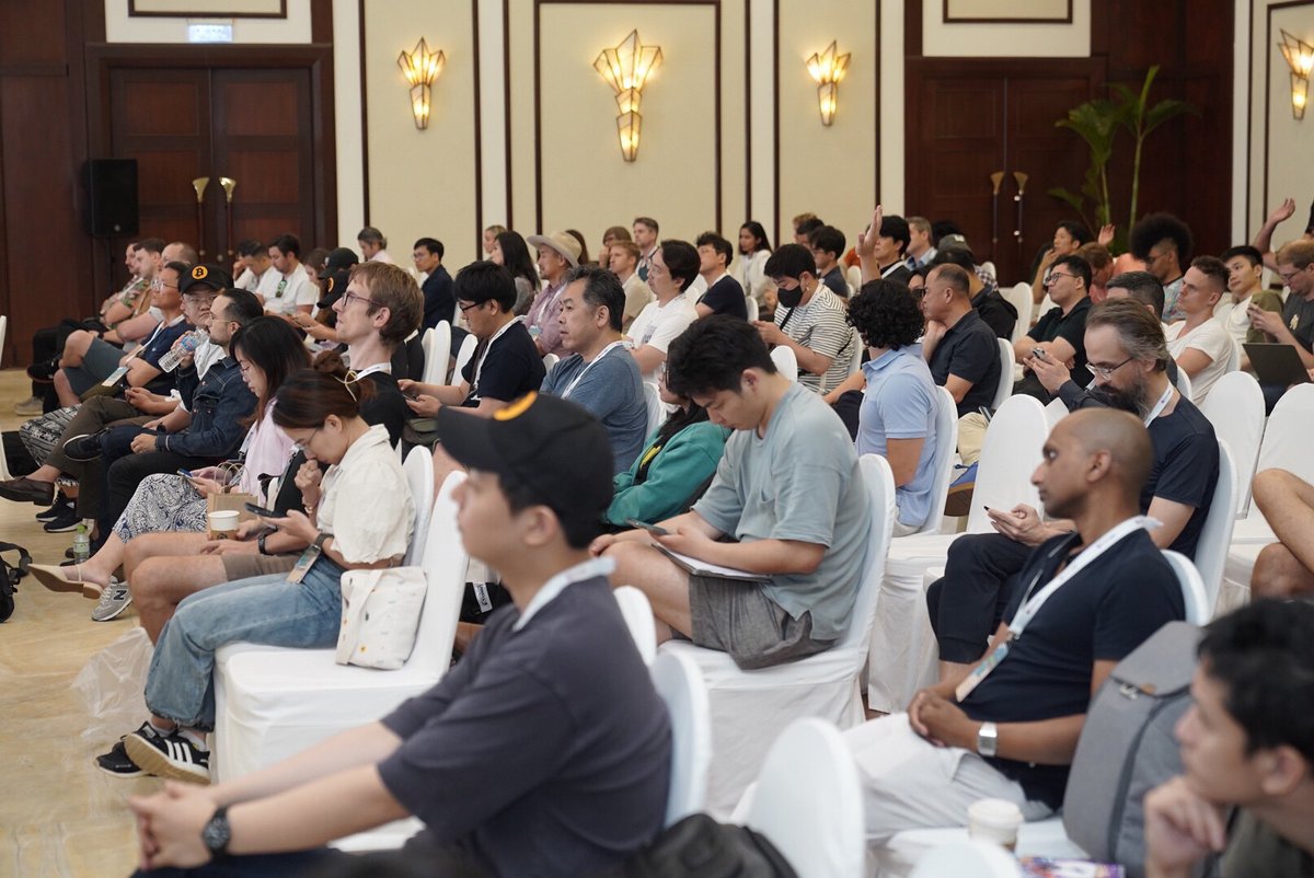 neutron__me's tweet photo. With the conclusion of 2023 Lightningcon Vietnam 🇻🇳, our guest walks away with a bit more knowledge about Bitcoin and the Lightning Network from the “All-Star” experts, but also walks away from Vietnam cultural experience ⚡️
—
#neutronpay #lightningcon #vietnam #furamadanang https://t.co/Tol6SP8MED