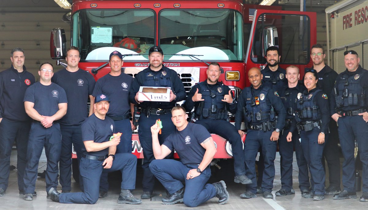 GrandJunctionPD's tweet photo. Yesterday #GJPD got to experience a little bit of @FireGJFD life and wanted to thank them with some police equipment: Power rings and training tasers. We appreciate our brothers and sisters in bunker gear! #servingGJ #TakingCareGJ #policeandfire #bestfriends https://t.co/6siOoHYU00