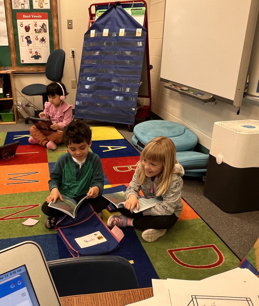 YoungmanTeach's tweet photo. It touches my heart to see kids choose to partner read during choice time! @TuckahoeSchool @TuckahoeAP #Amplify #TuckahoeRocks @APSLiteracy https://t.co/sx9Mmto6pu