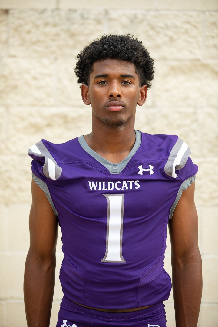 HeathClawson's tweet photo. @etxhsfb has dudes beating guys with D1 🏈 offers. College coaches need to take notice!! 2023 SS @jonathan_meurin won the 200m last night over a D1 commit. 2024 QB @Nathenlewis06 hawked down a 2024 QB with D1 offers from 50m in the 400. 2023 FS @JustinStrong05 won the 400m too 👀 https://t.co/zEbHA9D2u5