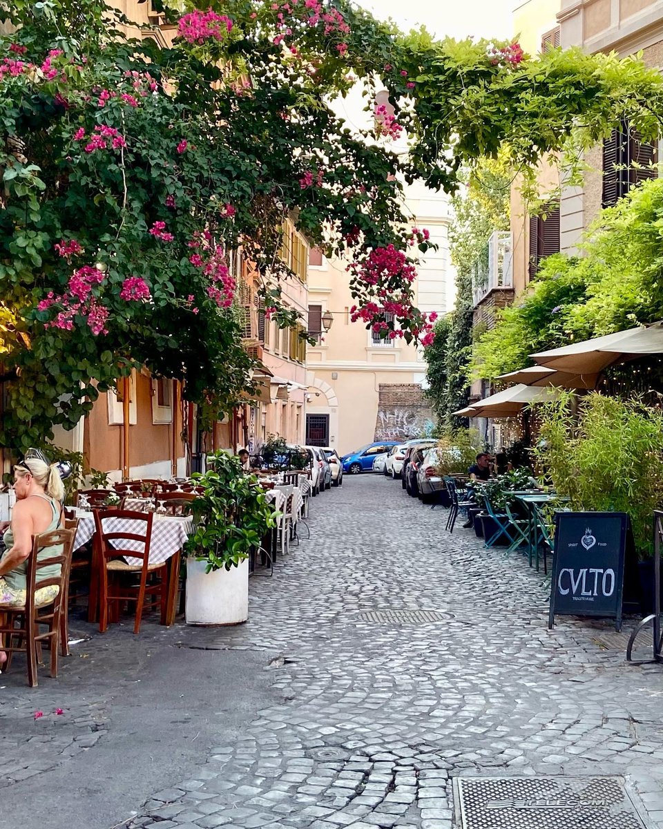 “Italy is a country where pleasure principle dominates.”
Trastevere, Roma
ph @thereal.ladymarmaladedoha / IG

#trastevere #primaveraromana #springinrome