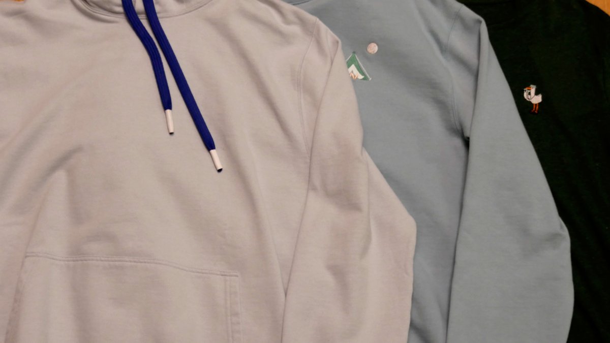 freewalkingac's tweet photo. T-Shirts und Hoodies aus kaputten Hosen? Das machen die https://t.co/61QsLLG0ve. Wenn die Hose nicht mehr für den Altkleider-Container taugt, bringt sie zu https://t.co/tqTpvO5DZE - dort werden sie gesammelt und weiter gereicht. Und nicht weggeschmissen ... https://t.co/sDRhJzVGkp