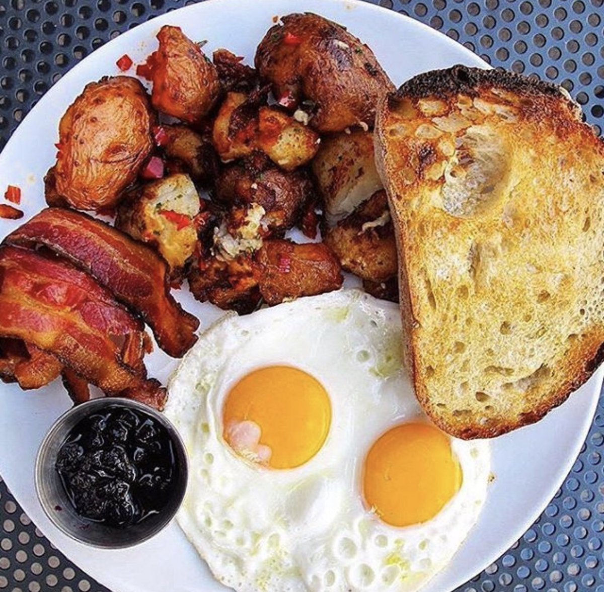 ClassicRoy's tweet photo. #FF #GoodMorningTwitterWorld #breakfast #fridaymorning #coffee #BaconAndEggs #ThankYou #toastandjam #TGIF #BeKindAlways https://t.co/sbfV6Up4F0