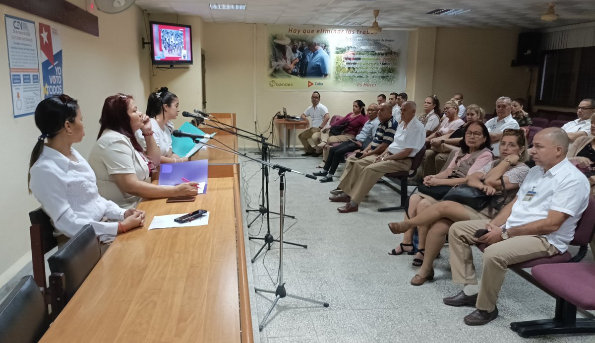 Com_Bandec_SSp's tweet photo. En el matutino especial, de Bandec SS, contamos con la presencia de Guillermo Jaime Díaz -Vocal del Consejo Electoral Provincial- quien nos actualizo del proceso eleccionario, ya estamos en #Modo26.
#MejorEsPosible
#YoVotoXTodos
#SanctiSpíritusEnMarcha
#BandecNoSeDetiene https://t.co/r8DLScw4Ut