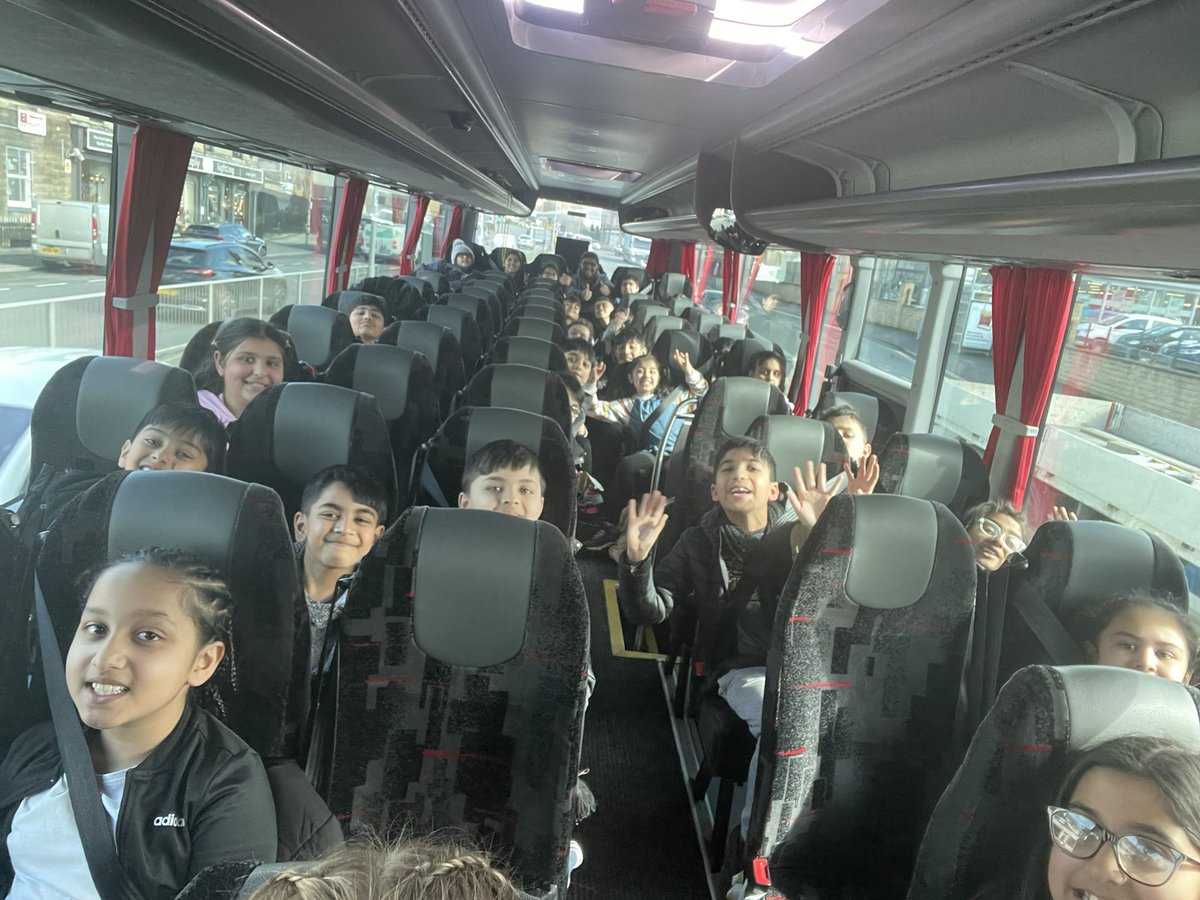 MissMackenzie20's tweet photo. Safe to say we’ve all had an amazing trip and are ready for a good nap!! @DixonsMP @Missparveen15 https://t.co/sinL7iHJQw