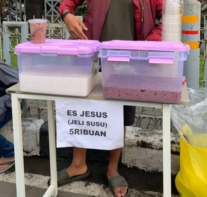 KatolikG's tweet photo. Kirim alamat min @NUgarislucu dan @MuhammadiyinGL besok Katomin kirimin ini buat buka puasa. https://t.co/ER63HaQ2IM