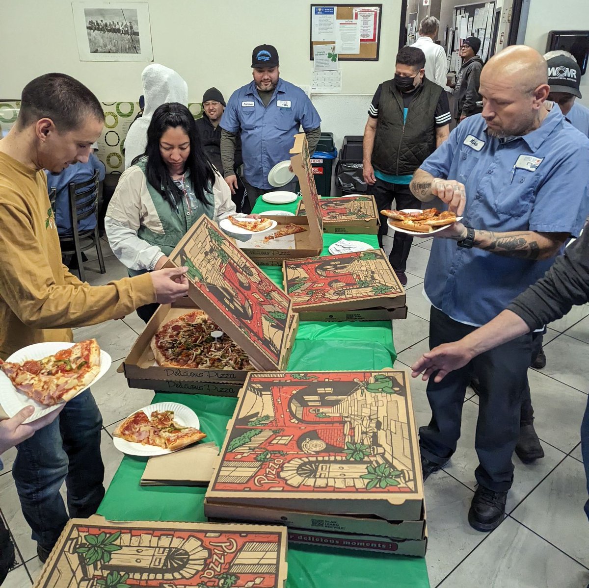 prospotwelding's tweet photo. Celebrating Pro Spot team accomplishments with Pizza Friday! 🍕🎉
#team #prospotteam #HappyFriday #employeeappreciation #prospot https://t.co/rxD8BooPwX