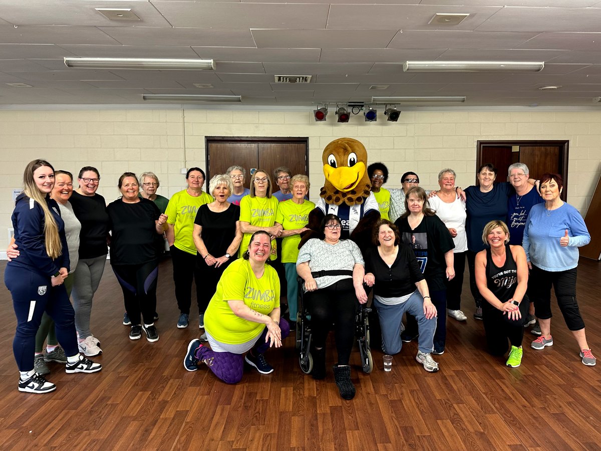 WBAFoundation's tweet photo. Baggie Bird joined Jubilee Park Community Centre participants to strut at today's Zumba class. 😅

For more information on our Active Greenspace Hubs👇
https://t.co/AotxBUOJ64

@sandwellcouncil | @HealthySandwell | #movemoresandwell https://t.co/tzXeMwONr2