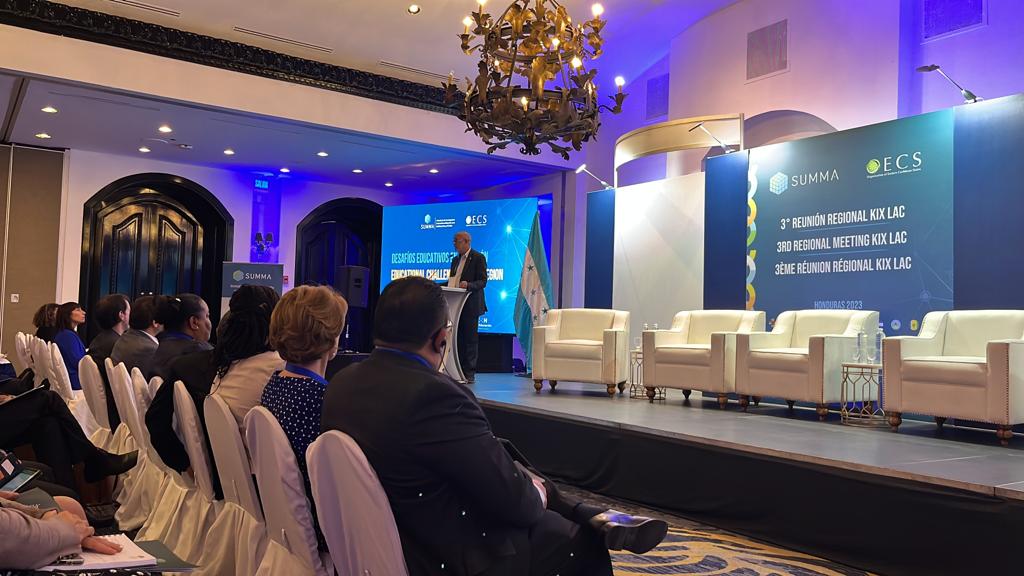 oecscommission's tweet photo. OECS Director General Dr. Didacus Jules is a presenter and panelist at the 3rd Annual KIX LAC Meeting in Honduras from March 22-24, 2023. The Meeting is being held under the theme, 'Strengthening Public Education in Latin America and the Caribbean.'
#KIXLAC https://t.co/bpSa2JovZv