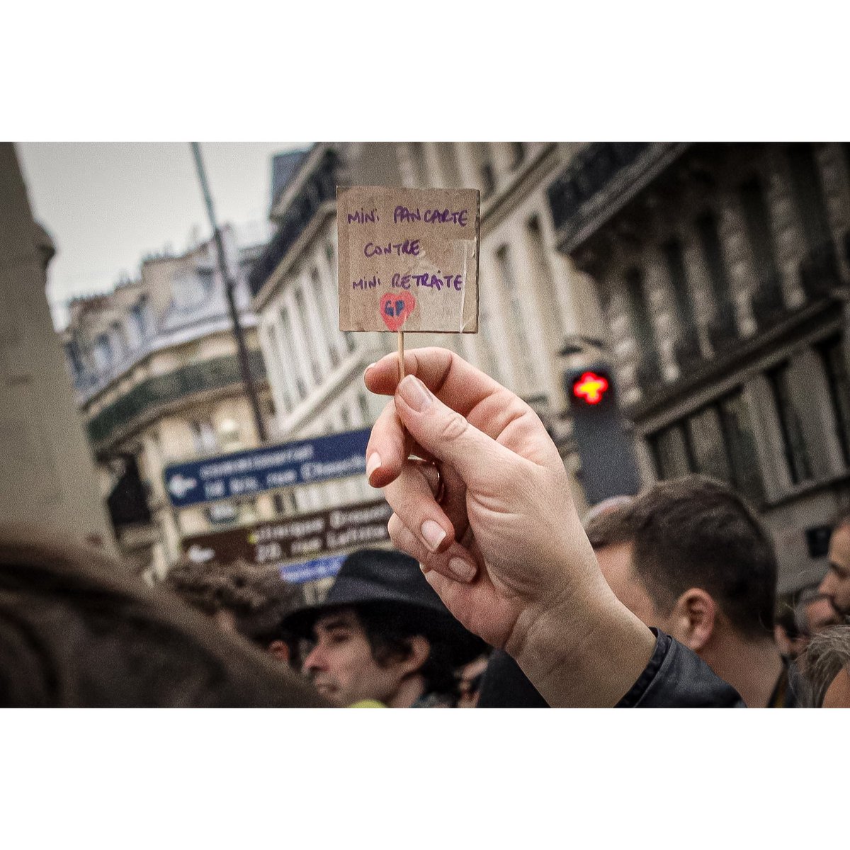 ForetFantome's tweet photo. Manifestation contre la réforme des retraites 230323
#borneout #MacronDemission #manif23mars #photographiedocumentaire #SocialJustice #nupes #photographie #retraite #FranceInsoumise #lfi #taxtherich #MouvementSocial #EmmanuelMacron #ReformeDesRetraites https://t.co/QhSwSdh4Yk
