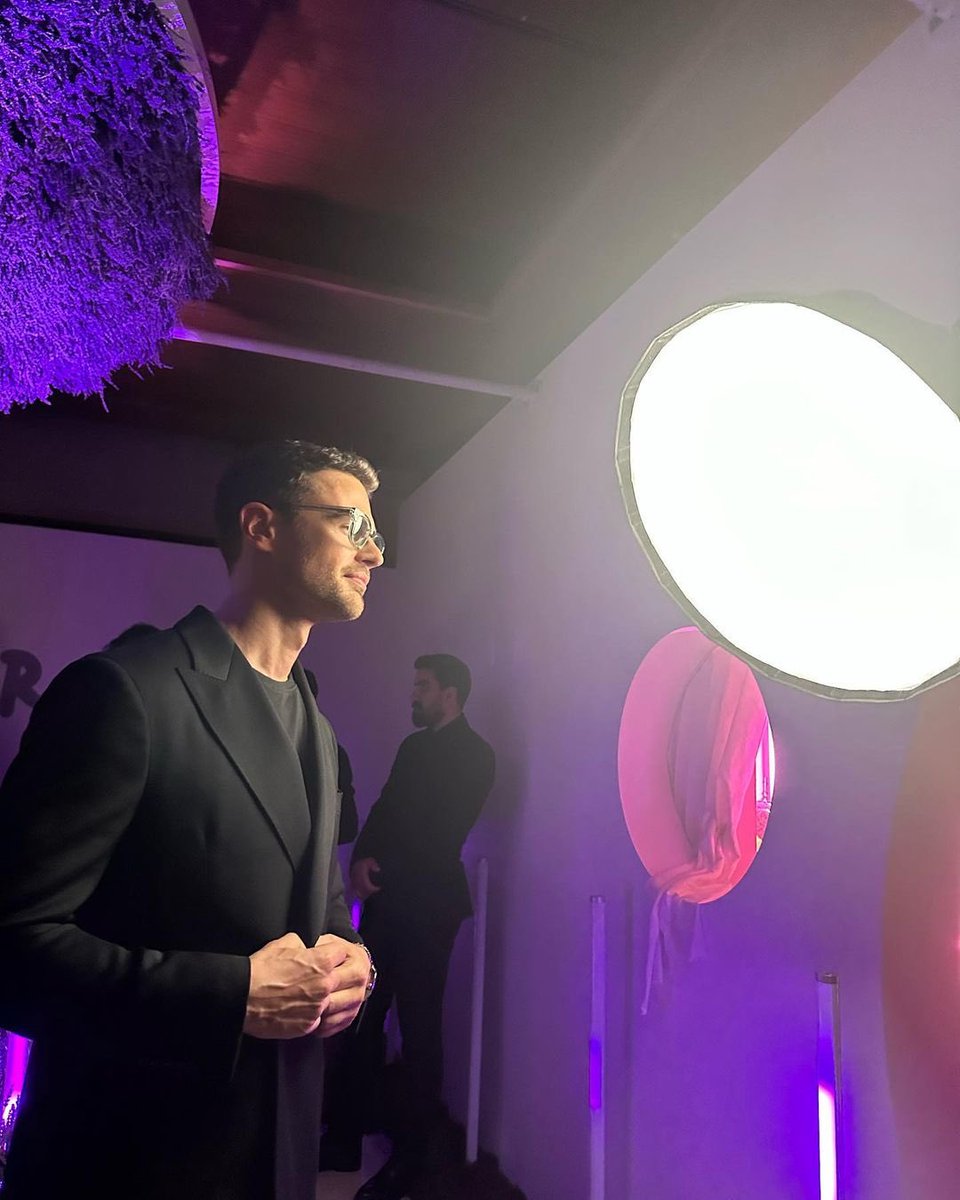 CONTA A VENDA // FOR SALE tweet media