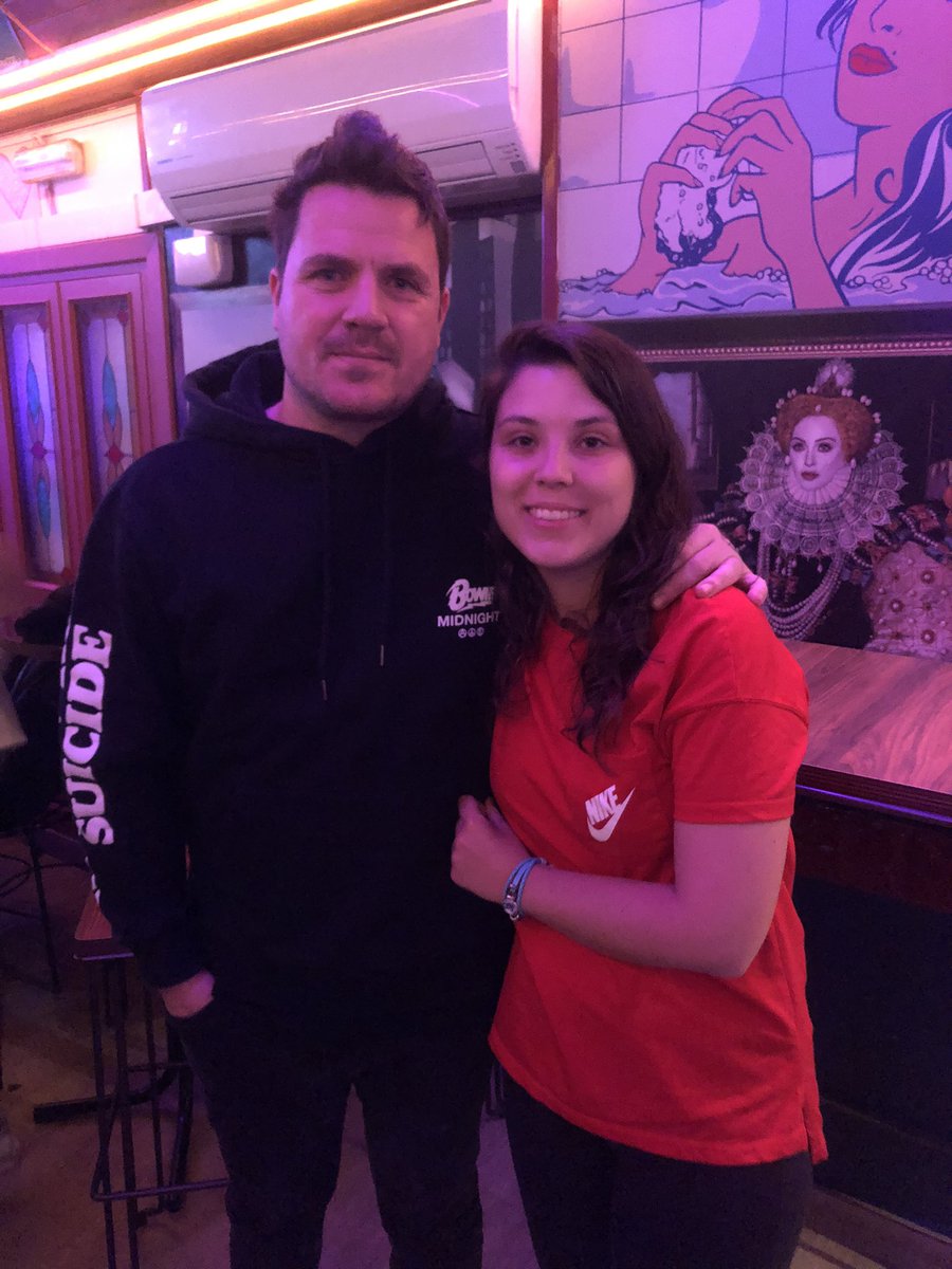 Que ilusión me hizo verte ayer! Gracias por acercarte y ser tan amable siempre, me hiciste muy feliz❤️
<a href="/_danielmartin_/">Dani Martín</a>