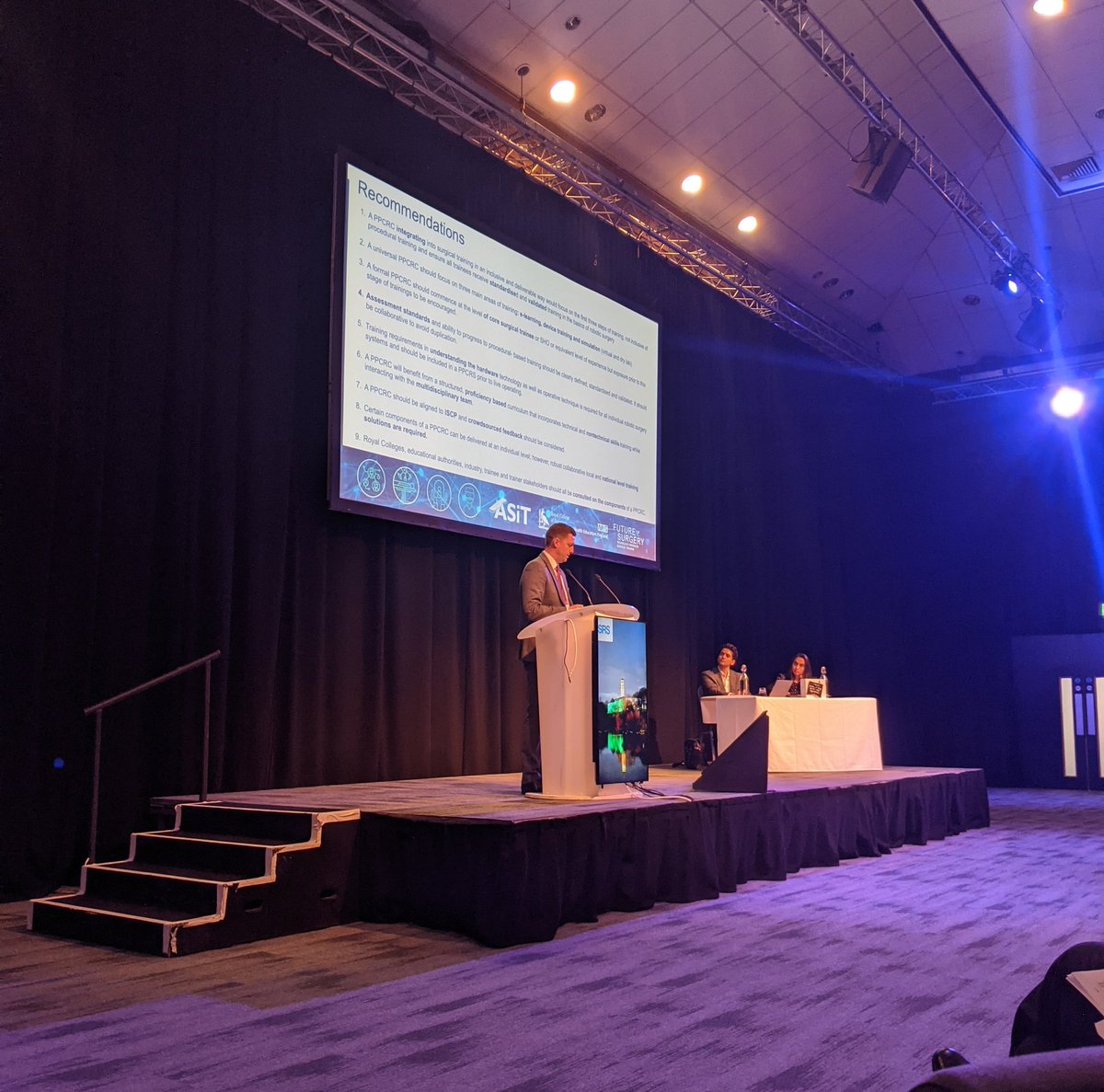 isntthtpleasant's tweet photo. Recommendations for the implementation of robotic surgery training in surgical training by J Burke kicking off the ASIT prize session, interesting stuff! @SocSARS https://t.co/Z8YXuXNDJ7