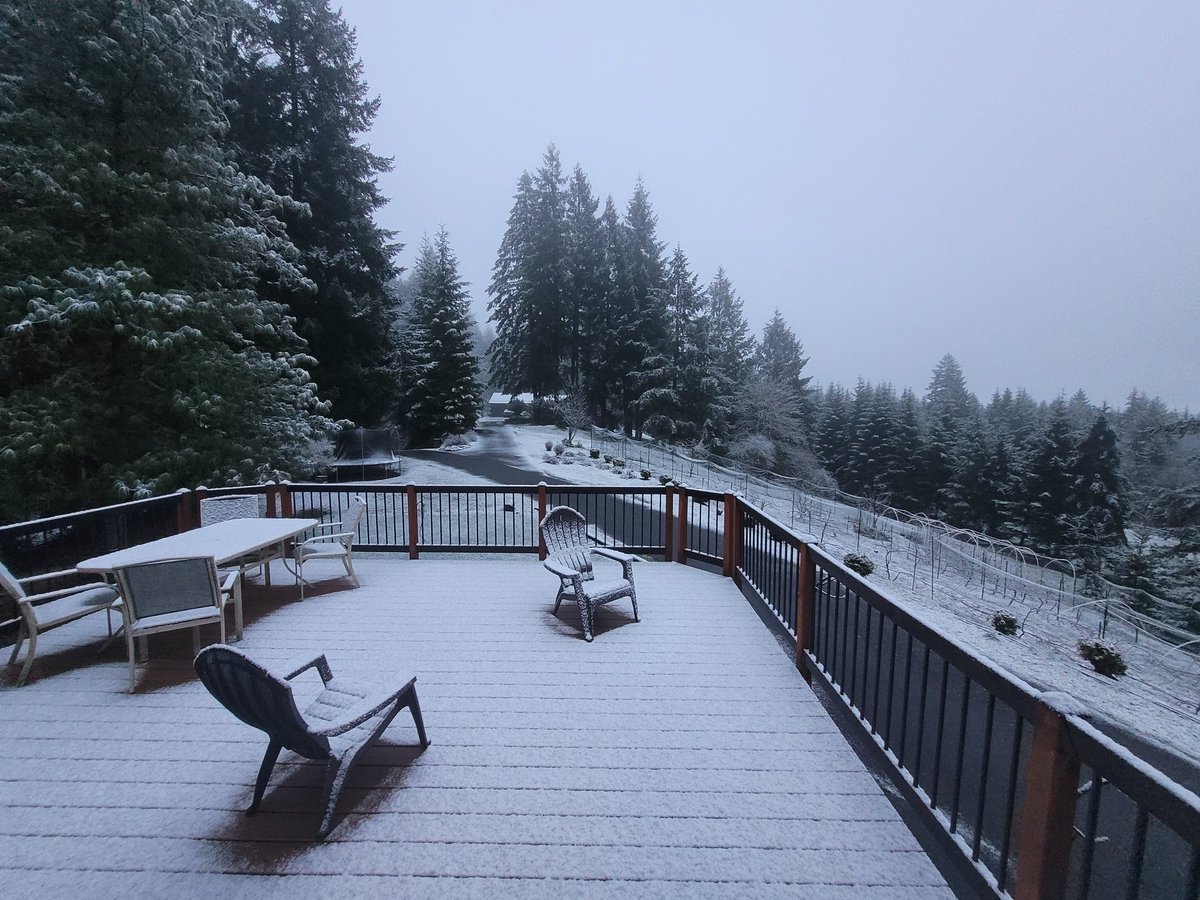 kzerker_or's tweet image. I mean, come on....at 575' in North Plains.  

@WashCoScanner @NWSPortland 

#pdxtst #orwx