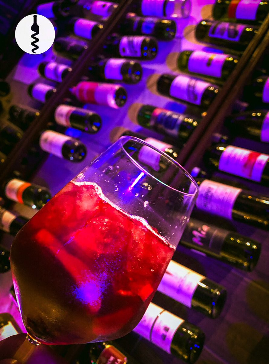lanolamusic's tweet photo. Nuestra #sangria en El Corcho El Tunco es el remedio cabal para combatir el calor! 
#elcorcho #eltunco #wine #beer https://t.co/hEPWXrTn1a