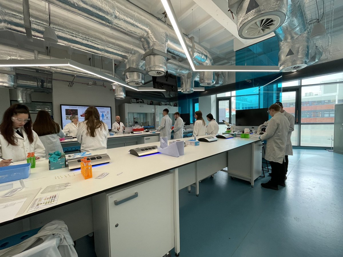 missturekbio's tweet photo. Brilliant morning with @AbertayUni learning about Forensic and Biomedical Science! Lots to learn about options after school. And we love the free sunglasses 😎 @ArbroathAcadDYW @ArbroathAcad https://t.co/ZOPDFtRBm9
