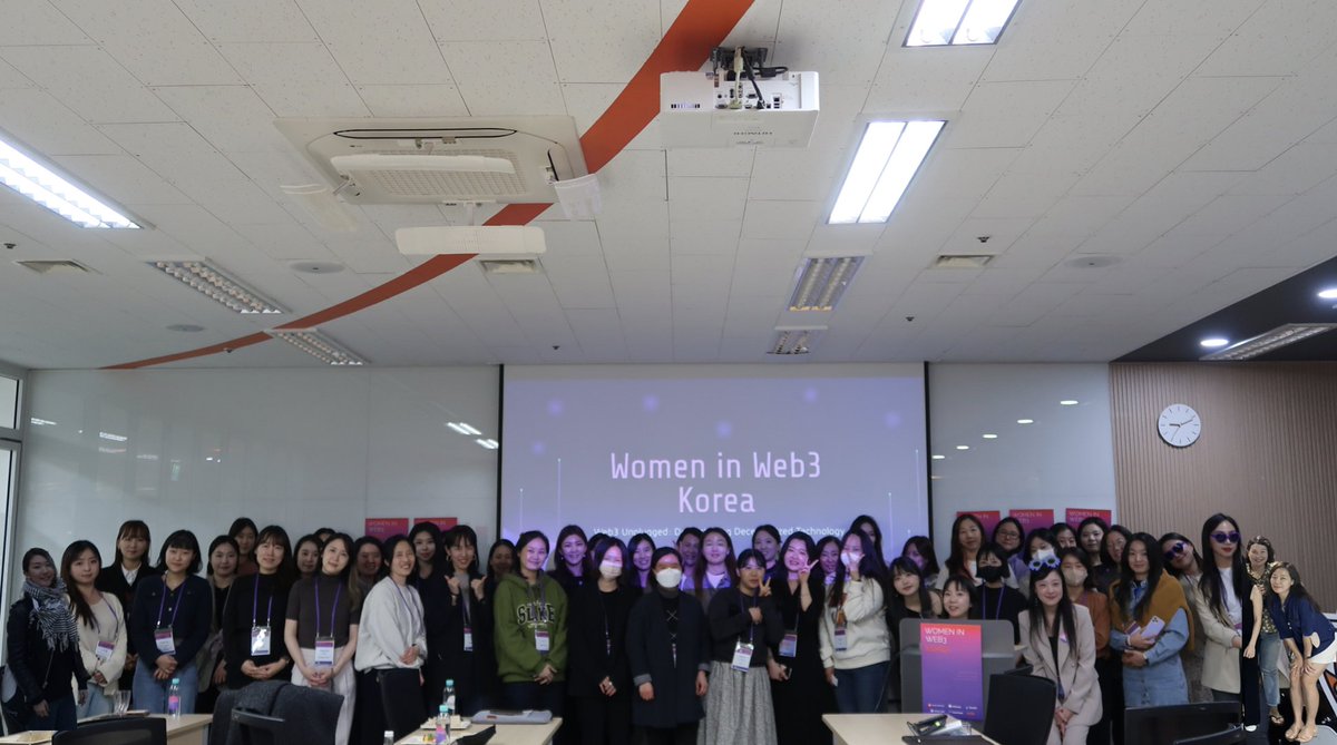 Say cheese! 📸 Big shoutout to the amazing Women in Web3 Korea ladies . 🚀💻👩‍💻 #WomenInWeb3 #BlockchainBabes #TeamPhoto #womeninweb3_korea