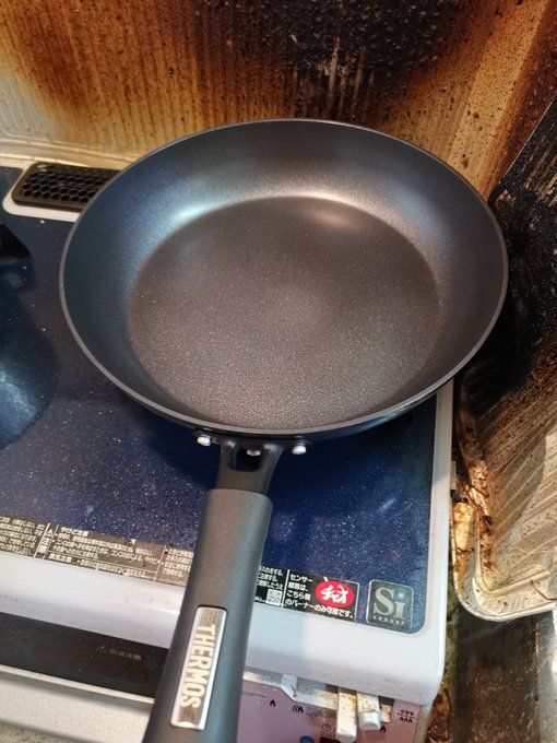 マイニューギア。
ということで、パスタ用にコーティングフライパン買い替えたが、鉄フライパンで慣れてると気を使って仕方がないな(汗) 