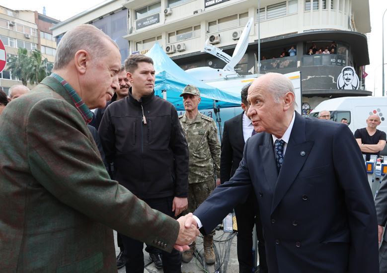 MHP_Bilgi's tweet photo. Cumhurbaşkanımız Sayın Recep Tayyip Erdoğan ve Genel Başkanımız Sayın Devlet Bahçeli, Hatay'ın İskenderun ilçesinde "Deprem Konutları ve Yeni Devlet Hastaneleri Temel Atma Töreni"ne katıldı. https://t.co/zepzOwrl43