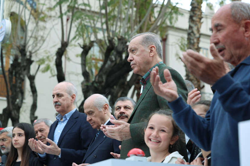 MHP_Bilgi's tweet photo. Cumhurbaşkanımız Sayın Recep Tayyip Erdoğan ve Genel Başkanımız Sayın Devlet Bahçeli, Hatay'ın İskenderun ilçesinde "Deprem Konutları ve Yeni Devlet Hastaneleri Temel Atma Töreni"ne katıldı. https://t.co/zepzOwrl43