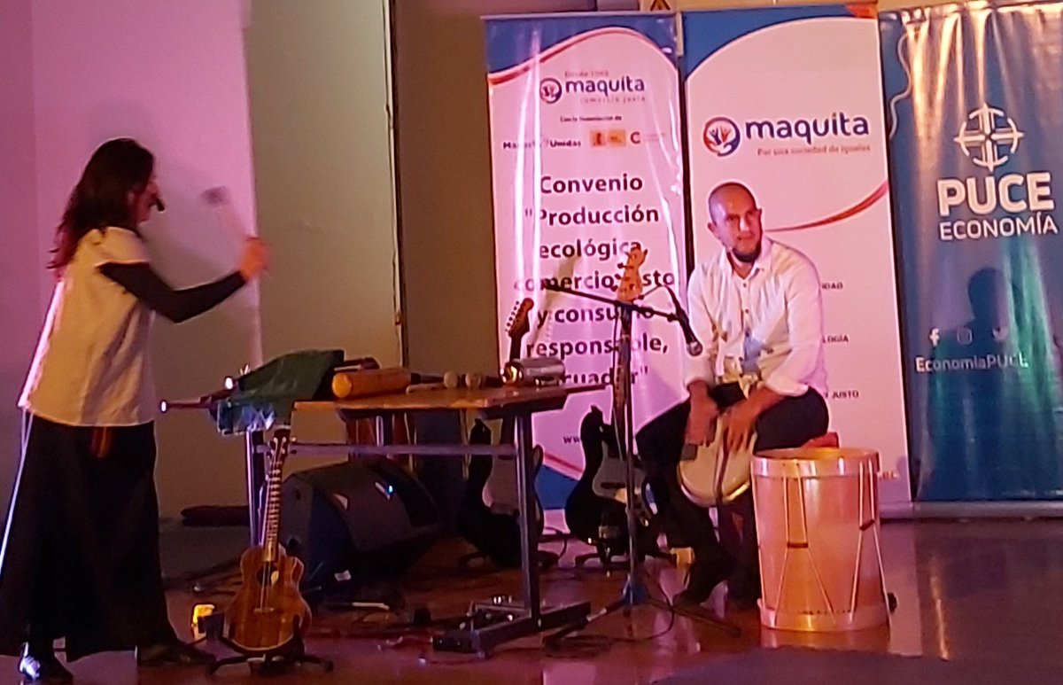 #AHORA El #circulodeArtesEscenicas presenta la obra #Demonoslasmanos en el evento por los #38años @Maquita_Cjusto  y socializacion resultados Convenio <a href="/ManosUnidasONGD/">Manos Unidas ONGD</a> @Maquita_Cjusto financiado por <a href="/aecidecuador/">AECID Ecuador</a>  Evento en alianza con <a href="/PUCE_Ecuador/">PUCE Ecuador</a>