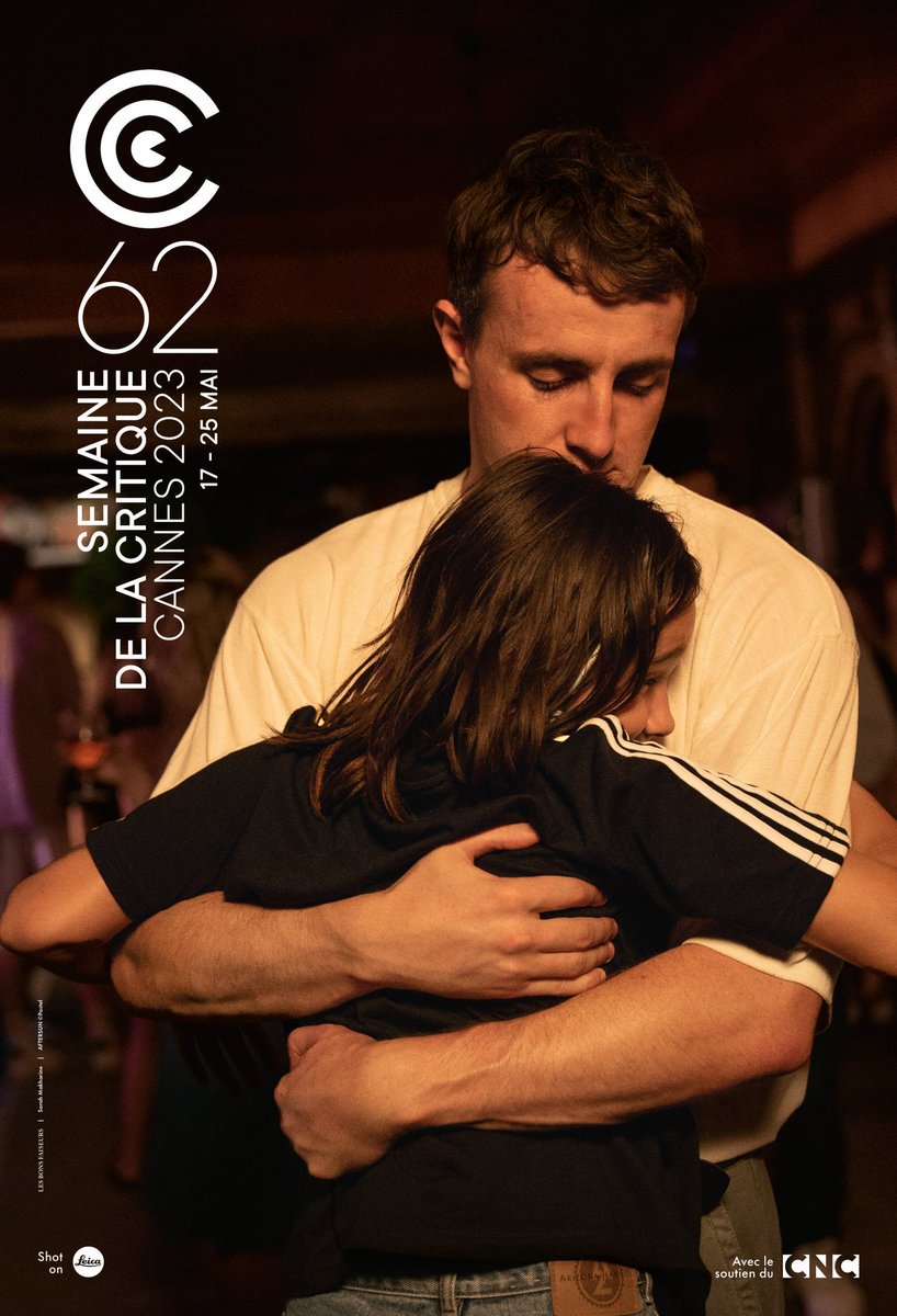 Pero qué preciosidad, el cartel de la semana de la crítica del festival de CANNES usa el inolvidable abrazo entre Paul Mescal y Francesca Corio en AFTERSUN 💔