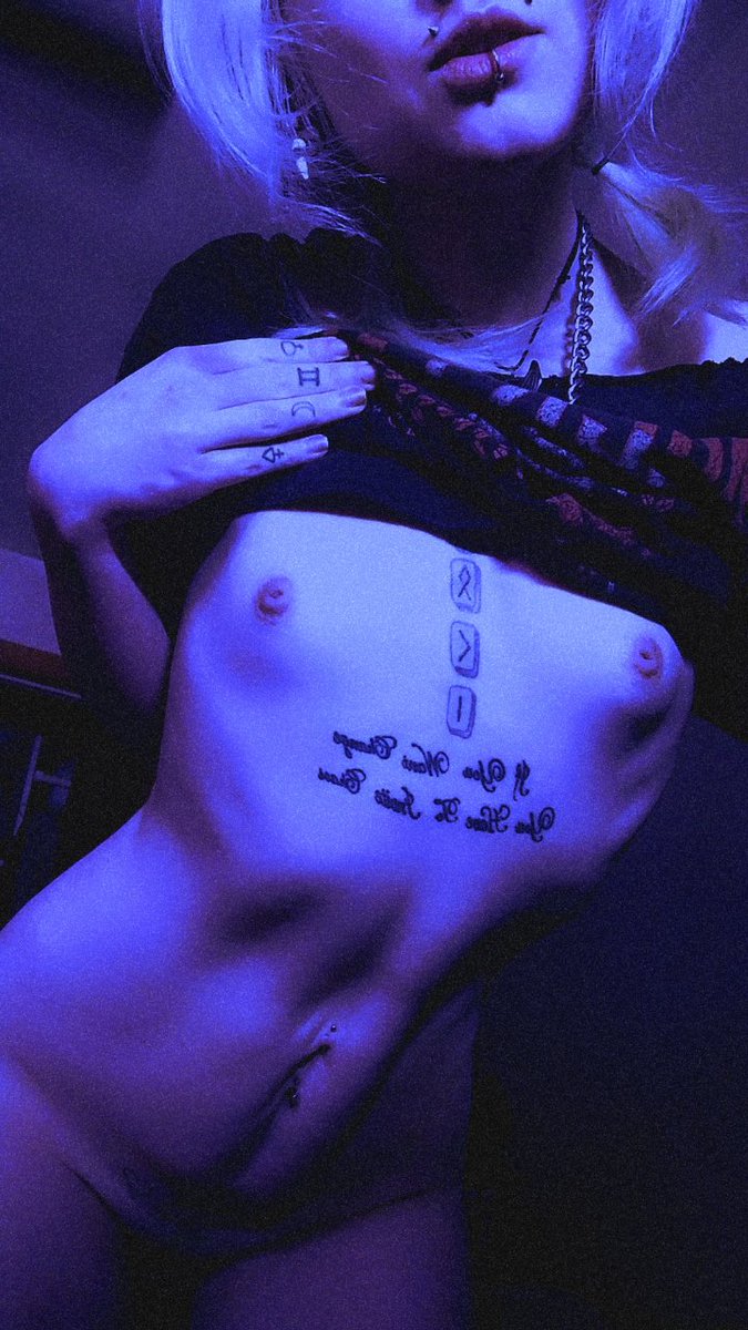 Snowcifer_666's tweet photo. https://t.co/qMimVJe2jx I'm a pretty baby, cum follow me 😘 
#onlyfans #onlyfansgirls #sexy #smalltits #xxx #kinky #contentseller #nsfw #gothgirls #petiteslut #tattooed #babygirl #prettybaby #uwu https://t.co/JybQEFR0lb