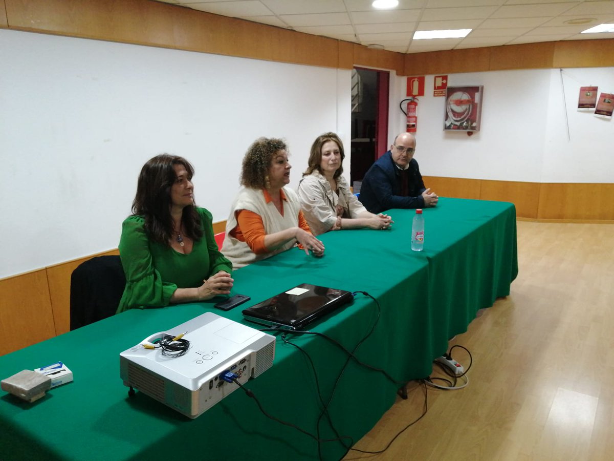 AndaluciaRELAS's tweet photo. #SaludPúblicaAndalucía
#Cadizrelas
Sesión formativa en prevención del suicidio a profesionales del @Cadiz_es en el marco del proyecto europeo #implemental, una iniciativa de la @saludand en la provincia de #Cadiz 
@VidaSaludAnd 
@BahiaJanda  
@EASPsalud 
@Jorge_delDiego https://t.co/qFDGL6jVbk