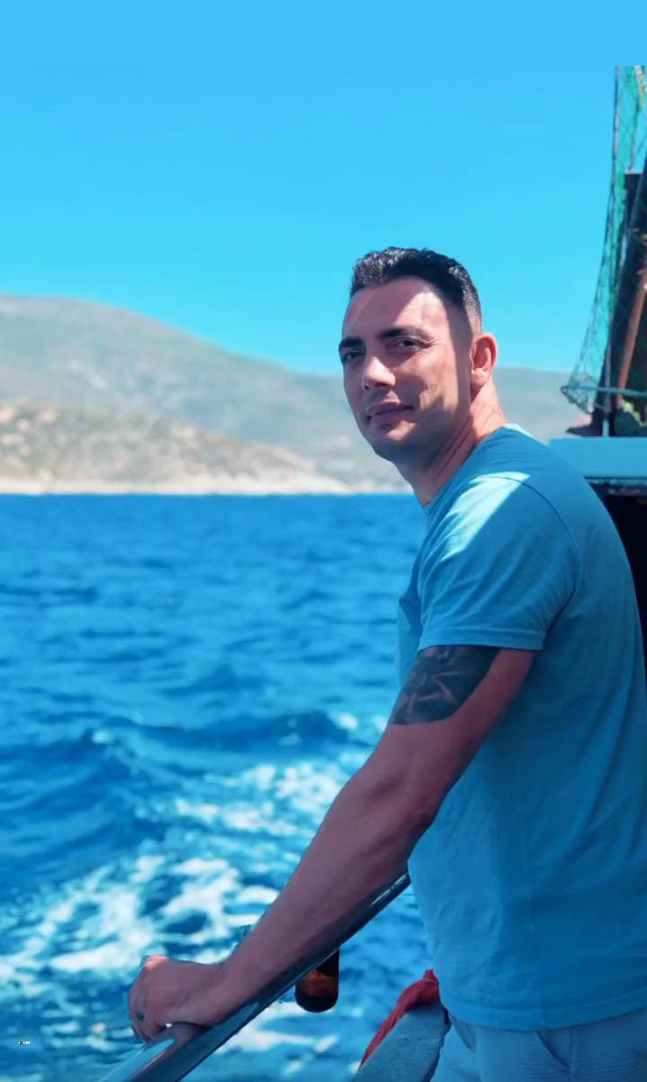 Cezaevinde bulunmakta olan abimiz İlker Türker'in bugün Aren adında erkek çocuğu dünyaya gelmiştir.
Aren'e tüm hayatı boyunca sağlıklı, mutlu bir yaşam dileriz.

Özlemi içerisinde olduğumuz ağabeyimiz için bir an önce ailesine kavuşabilmesi için, özgürlük diliyoruz. 

 Sabır.