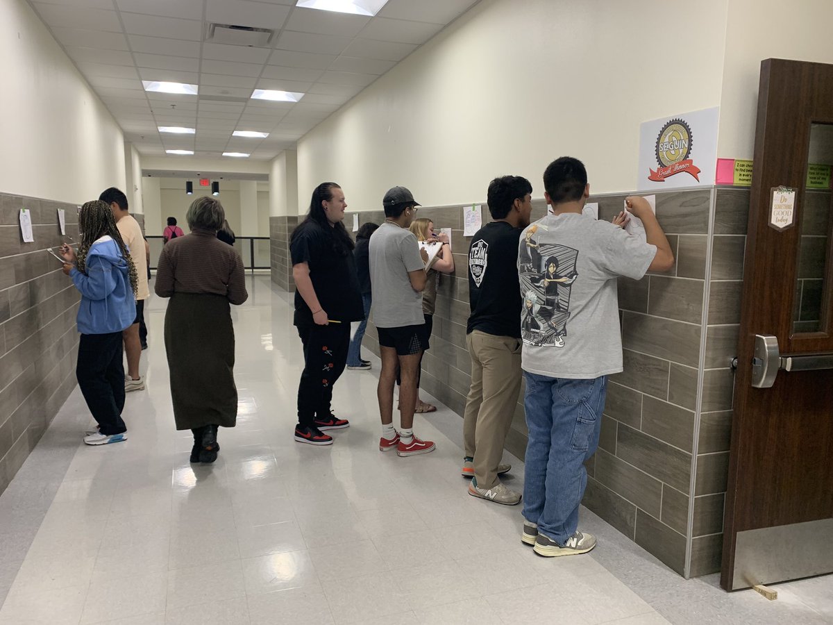 ProchnowSci's tweet image. Students are completing a gallery walk to compare/contrast galaxy types in Astronomy. Their peers created the info! @SeguinISD @SeguinHSTx #matadorscience