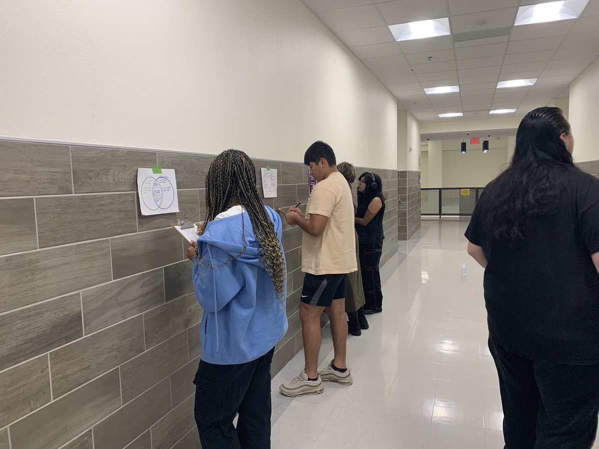 ProchnowSci's tweet image. Students are completing a gallery walk to compare/contrast galaxy types in Astronomy. Their peers created the info! @SeguinISD @SeguinHSTx #matadorscience