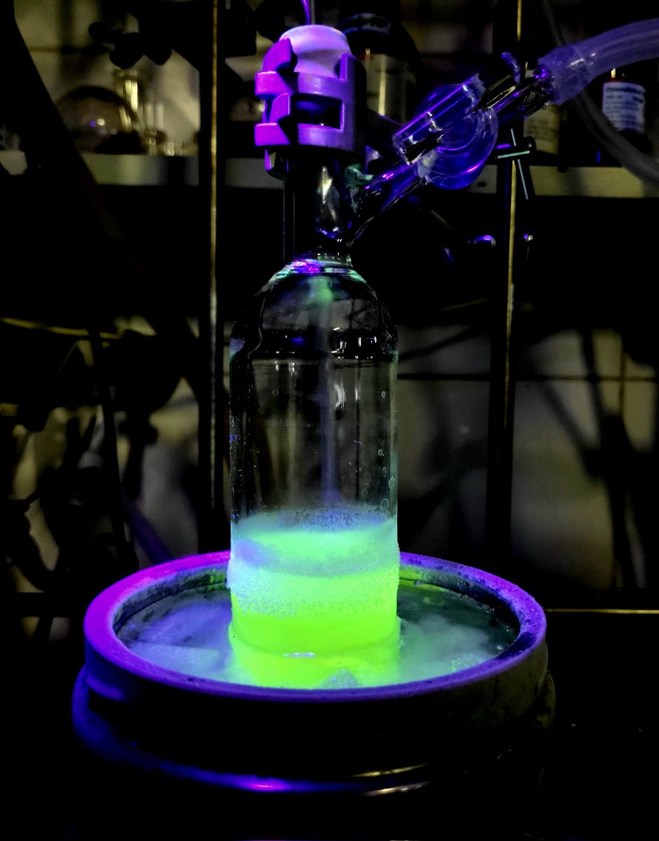 MajdeckiMaciek's tweet photo. End of a busy week with n-BuLi⚡️
#FluorescenceFriday https://t.co/e3rCr5JlFR