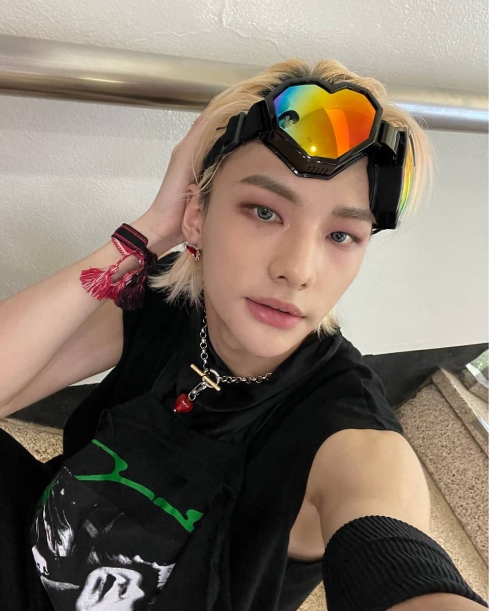 thestzip's tweet photo. Good morning, ST♡Y. Feliz inicio de finde semana. ¿Qué tal amanecieron? Espero que bien, además que una sonrisa siempre es lo mejor para poner en marcha el día. Por mi parte así fue, me di una vuelta a un evento para después, tener mi tarde libre. ♡

𝑑endro (❀) artist #rฅn🖌 https://t.co/8Y6q4vbfbu