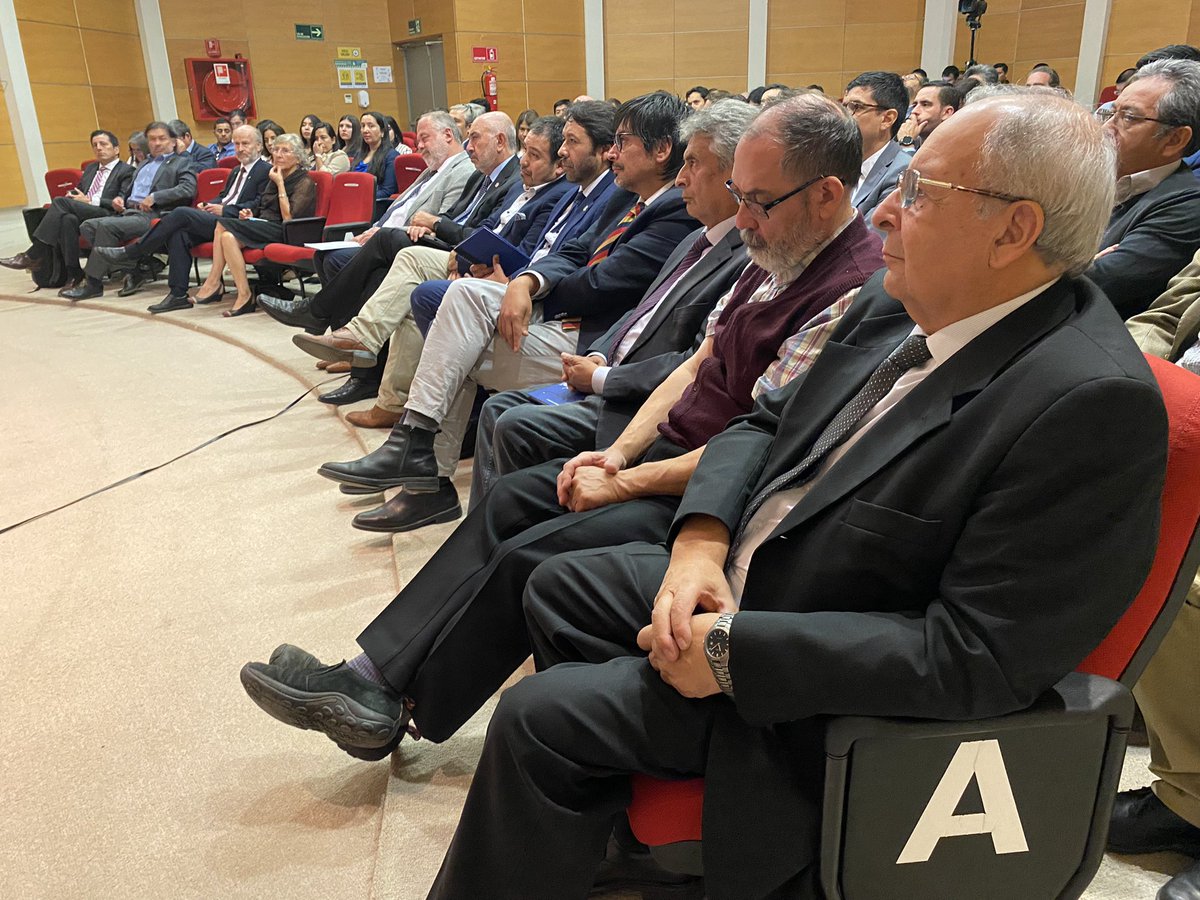 MacroFacultad's tweet photo. Con la participación de rectores de la @UTalca  @ubbchile y @UFrontera inicia ceremonia de cierre del Proyecto #MacroFacultad 🤝

➡️La iniciativa forma parte del Programa de #Ingeniería2030 de #Corfo, y tras dos etapas de implementación, hoy concluye con una sólida alianza. https://t.co/EmlA48sJfo