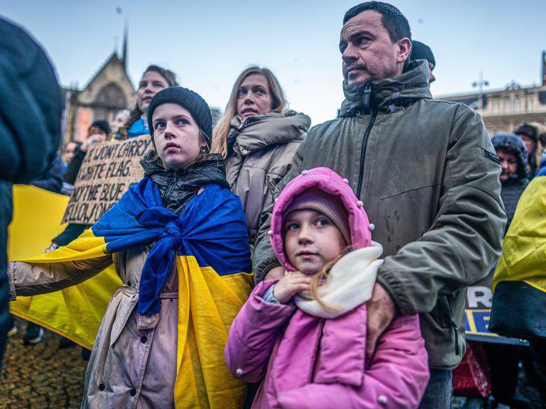 KBurgerDirven's tweet photo. Uitbuiting van 🇺🇦ontheemden in 🇳🇱. Misstanden en wurgcontracten door o.a. het Poolse #Janpol. Belangrijk dat 🇳🇱 Arbeidsinspectie ingrijpt. De 🇺🇦 ontheemden zijn op de vlucht en zijn kwetsbaar. Dank @NOS @rhoorntje om dit aan te kaarten. @ukrainians_nl 👉https://t.co/VR0u16bqBo /1 https://t.co/EH228FaAA5