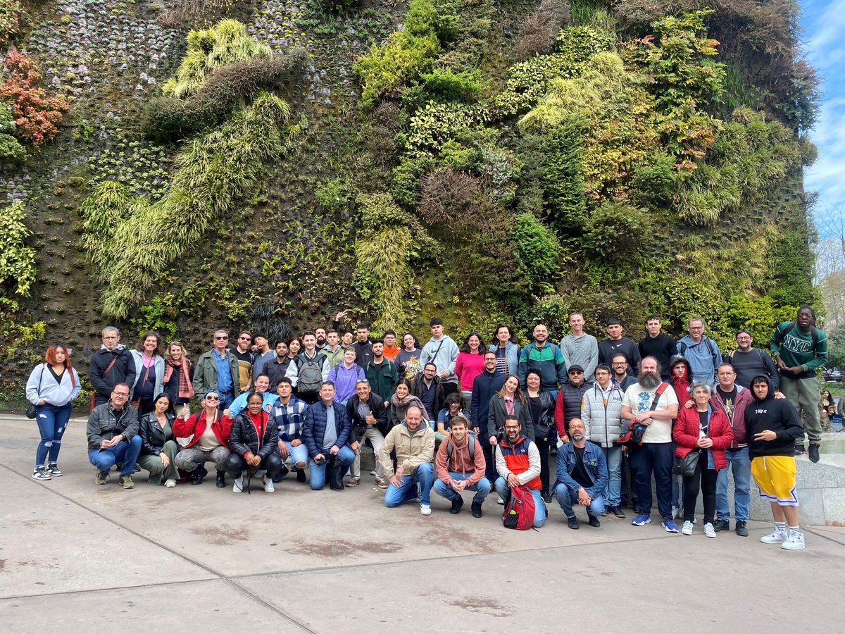 fundacionorange's tweet photo. Desde Fundación Orange agradecemos la asistencia de los 34 centros adheridos al programa #GarageLAB, durante estos dos días, llenos de aprendizaje y fabricación #digital. 

 #UnFuturoAbiertoATodos https://t.co/BZ8hRmA9fF