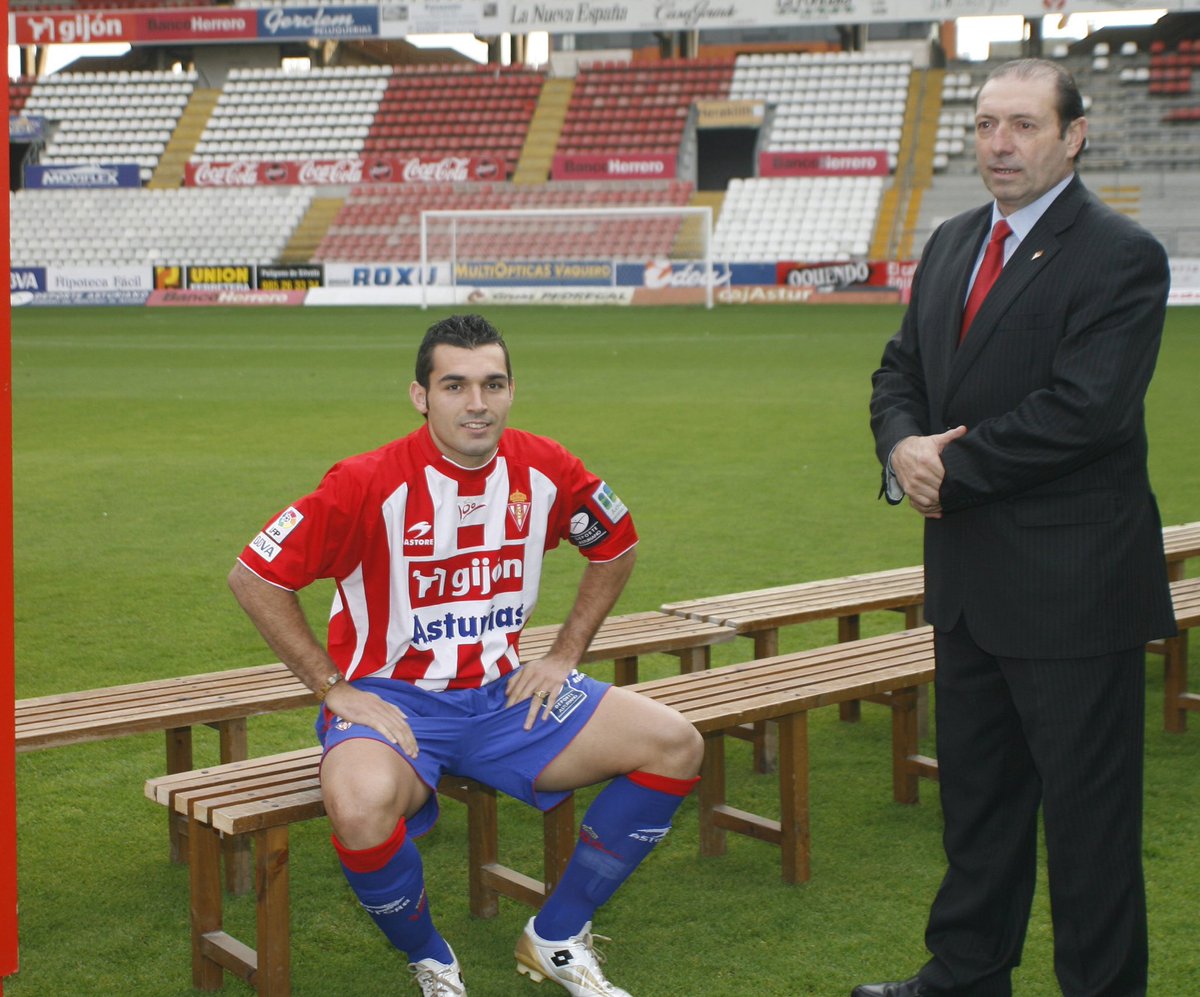 barral23's tweet photo. En mi piel.
Es el momento de mostrar toda mi fuerza a los Sportinguistas, son momentos delicados pero como siempre con vuestra ayuda la temporada saldrá adelante!! 
Es la hora de apretar los dientes, mirar al frente,estar unidos y luchar por los colores. Mucha suerte. ❤️🤍 https://t.co/cgrfZmjbHy