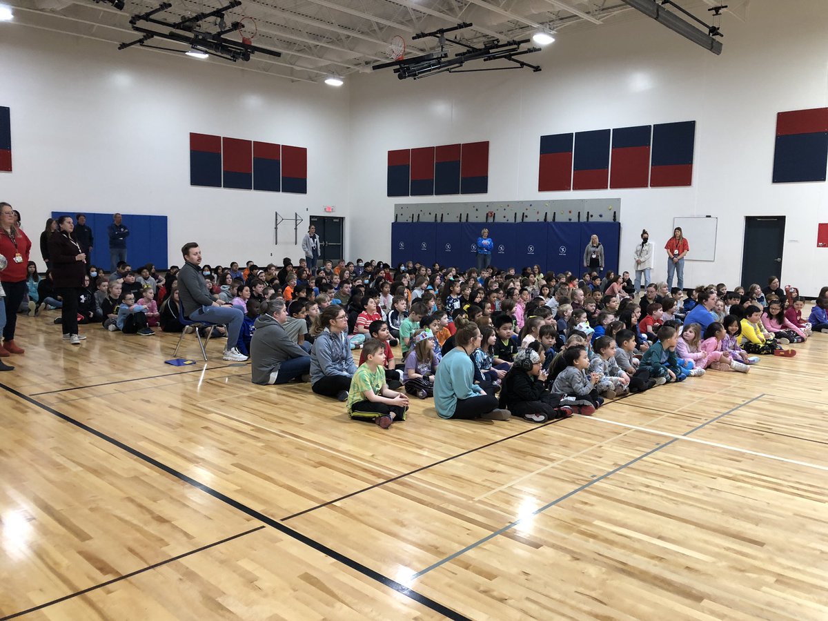 Halversontweets's tweet photo. The Fabulous Paper Clips performed for the students and staff at Halverson Elementary today. We enjoyed learning more about the terrific trombones. @AlbertLeaSchool #Halversonrocks https://t.co/349qPUUY7s