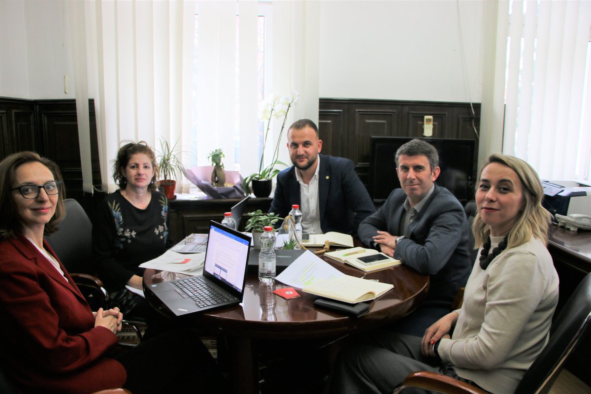 Rektorati's tweet photo. Ekspertët vlerësues monitorojnë projektet e financuara nga Unioni Evropian në kuadër të programit Erasmus+ për Ngritje të Kapaciteteve.
🔗https://t.co/yYi8ZCGrfS
#UPisUP https://t.co/QFIurRXkRm